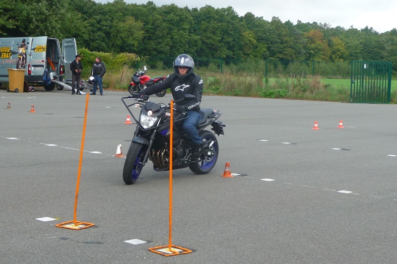 AIDE AU PLATEAU MOTO